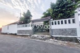 For Sale Rumah 6 Kamar Lokasi Ideal Bagus dan Strategis di Gondangrejo For Sale Rumah 6 Kamar Lokasi Ideal Bagus dan Strategis di Gondangrejo