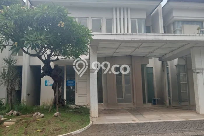 Rumah Elit Modern Tanpa Renovasi di Pakuwon Surabaya Rumah Elit Modern Tanpa Renovasi di Pakuwon Surabaya