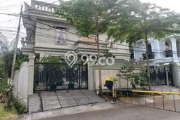 Rumah Impian dengan Luas Tanah 437m² di Lingkungan Asri Pulomas, Jakarta Timur Rumah Impian dengan Luas Tanah 437m² di Lingkungan Asri Pulomas, Jakarta Timur