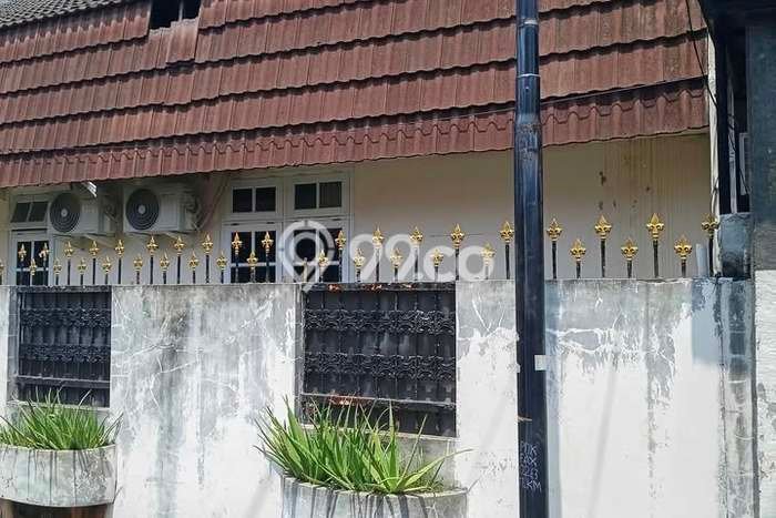 Rumah Luas Asri 2 KT Siap Pakai di Pondok Kelapa Jakarta Timur Rumah Luas Asri 2 KT Siap Pakai di Pondok Kelapa Jakarta Timur