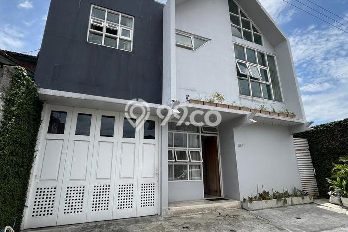 Dijual Rumah 5 Kamar Lokasi Ideal Bagus dan Strategis di Mlati Dijual Rumah 5 Kamar Lokasi Ideal Bagus dan Strategis di Mlati