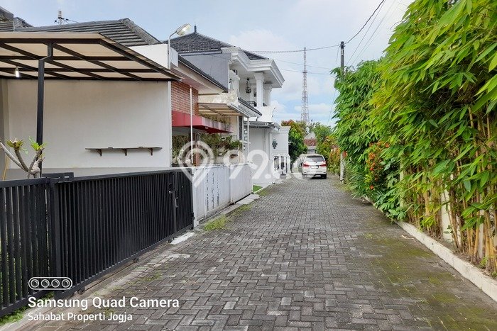Rumah Harga Nego LT 81m² di Umbulharjo, Keamanan 24 Jam, Yogyakarta Rumah Harga Nego LT 81m² di Umbulharjo, Keamanan 24 Jam, Yogyakarta
