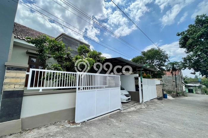Rumah Luas Asri 4 KT Siap Pakai di Purwomartani Sleman Rumah Luas Asri 4 KT Siap Pakai di Purwomartani Sleman