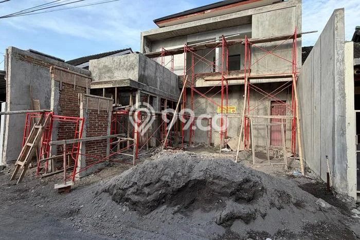 Dijual Rumah 5 Kamar Lokasi Ideal Bagus dan Strategis di Kalasan Dijual Rumah 5 Kamar Lokasi Ideal Bagus dan Strategis di Kalasan