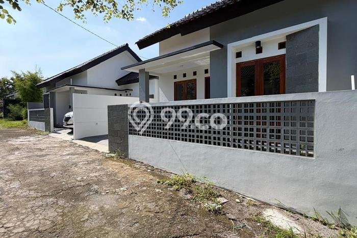 For Sale Rumah 3 Kamar Lokasi Ideal Bagus dan Strategis di Sleman For Sale Rumah 3 Kamar Lokasi Ideal Bagus dan Strategis di Sleman