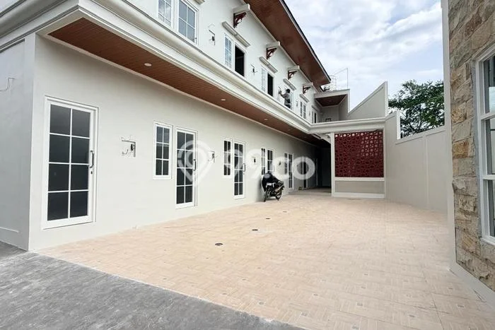 Dijual Kost Strategis di Depok, Sleman 16 KT, 16 KM, Luas Bangunan 280m2 Dijual Kost Strategis di Depok, Sleman 16 KT, 16 KM, Luas Bangunan 280m2