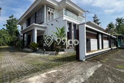 HARGA SPECIAL! Rumah Asri area Depok, Sleman, LT 844m2m² Bangunan 505m2m² Bisa Nego! HARGA SPECIAL! Rumah Asri area Depok, Sleman, LT 844m2m² Bangunan 505m2m² Bisa Nego!