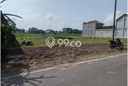 HARGA MENARIK! Tanah Kawasan Prambanan, Luas 216m², Area Nyaman HARGA MENARIK! Tanah Kawasan Prambanan, Luas 216m², Area Nyaman