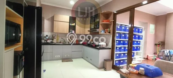 Rumah Mewah LB 238m2 Siap Huni Desain Elegan di BSD City, Tangerang Rumah Mewah LB 238m2 Siap Huni Desain Elegan di BSD City, Tangerang
