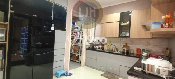 Rumah Mewah LB 238m2 Siap Huni Desain Elegan di BSD City, Tangerang Rumah Mewah LB 238m2 Siap Huni Desain Elegan di BSD City, Tangerang