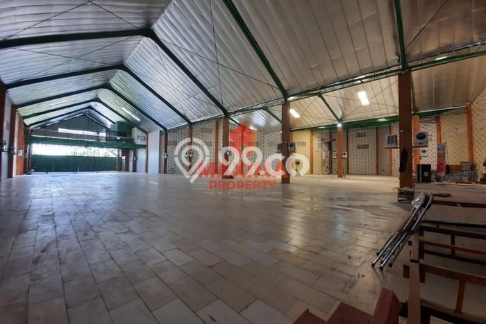 Unit Gudang disewakan di Tasikmadu Karanganyar dengan LT 1300m2 / LB 1200m2 Unit Gudang disewakan di Tasikmadu Karanganyar dengan LT 1300m2 / LB 1200m2