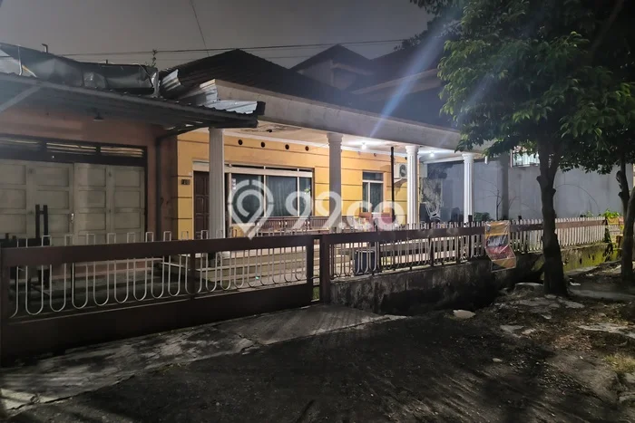 Hot Offer Hunian Mewah Ideal dan Luas di Peterongan, Semarang Hot Offer Hunian Mewah Ideal dan Luas di Peterongan, Semarang