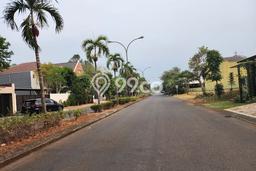 LOKASI STRATEGIS! Tanah di Kota Wisata, Luas 300m², Area Nyaman, Cocok untuk Hunian LOKASI STRATEGIS! Tanah di Kota Wisata, Luas 300m², Area Nyaman, Cocok untuk Hunian