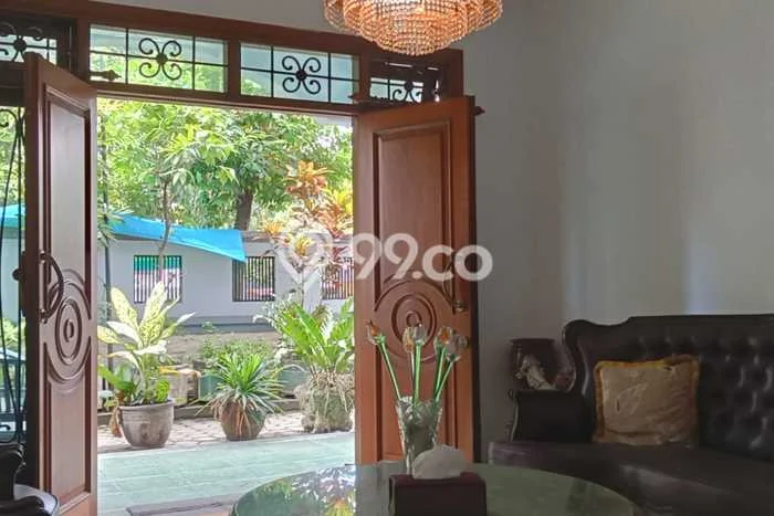 Dijual Rumah Luas Elegan Dengan View Cantik di Manyar, Surabaya Dijual Rumah Luas Elegan Dengan View Cantik di Manyar, Surabaya