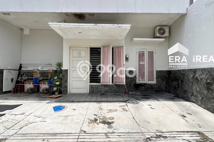 For Sale Rumah 4 Kamar Lokasi Ideal Nyaman dan Strategis di Jebres For Sale Rumah 4 Kamar Lokasi Ideal Nyaman dan Strategis di Jebres