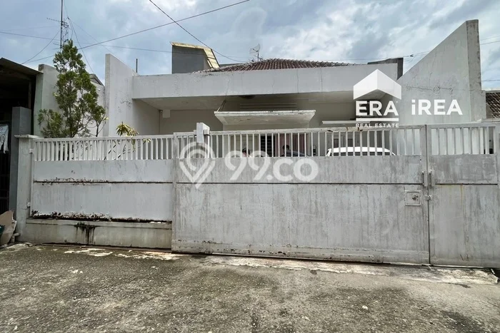 For Sale Rumah 4 Kamar Lokasi Ideal Nyaman dan Strategis di Jebres For Sale Rumah 4 Kamar Lokasi Ideal Nyaman dan Strategis di Jebres