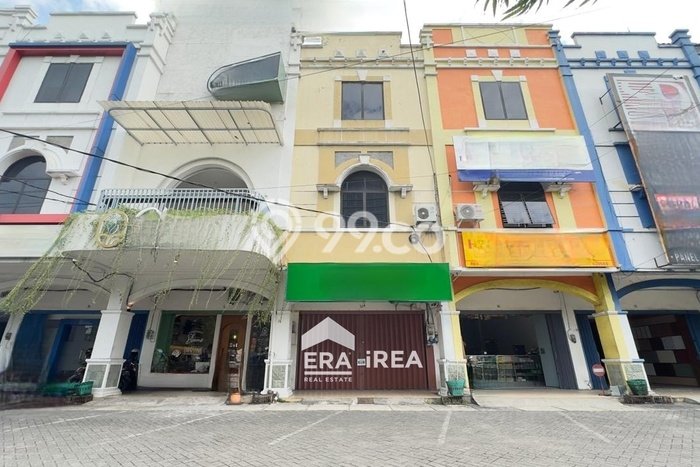 Area Ramai! Ruko Dijual di Grogol untuk Bisnis Luas Bangunan 240m2 Area Ramai! Ruko Dijual di Grogol untuk Bisnis Luas Bangunan 240m2