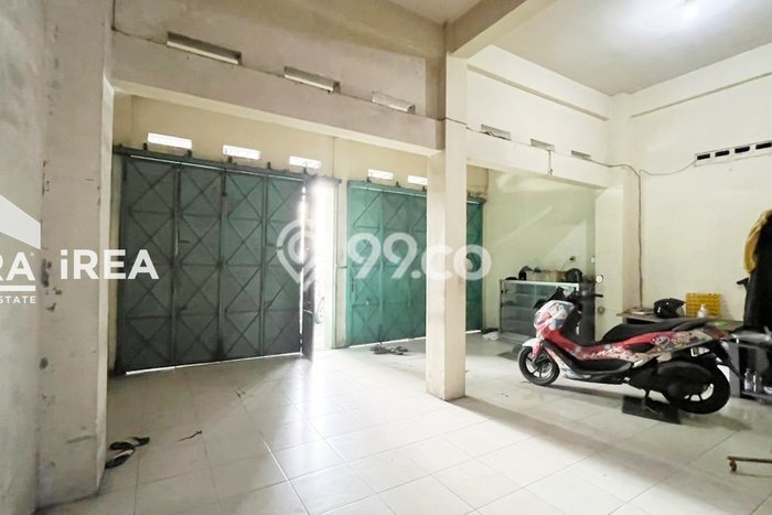 SEWA TERBAIK! Komersial Kawasan Jebres, Luas 180m², Kawasan Ramai, Siap Pakai SEWA TERBAIK! Komersial Kawasan Jebres, Luas 180m², Kawasan Ramai, Siap Pakai