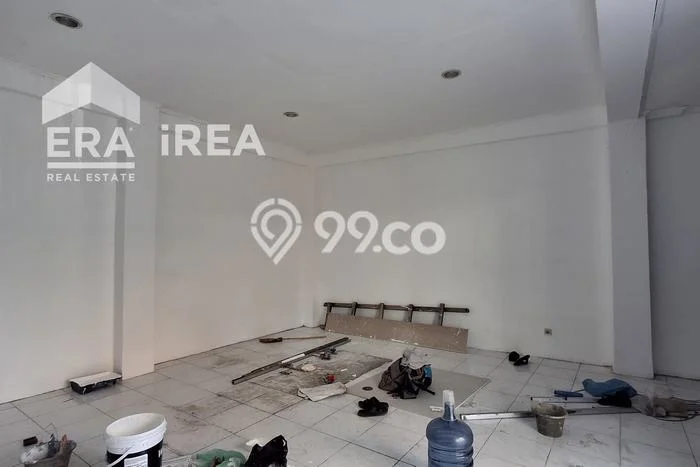 LOKASI STRATEGIS! Ruko For Rent Kawasan Pasar Kliwon, Luas 96m², Kawasan Berkembang LOKASI STRATEGIS! Ruko For Rent Kawasan Pasar Kliwon, Luas 96m², Kawasan Berkembang