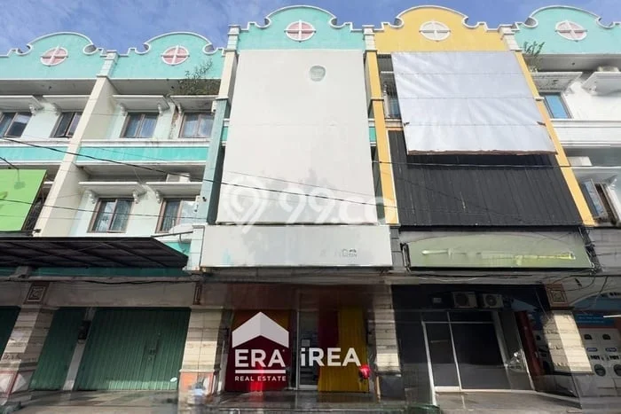 Ruko untuk disewa di Grogol punya LT 110m2 & LB 240m2 harga sewa kompetitif Ruko untuk disewa di Grogol punya LT 110m2 & LB 240m2 harga sewa kompetitif