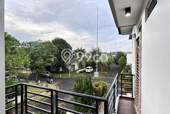 Jual Rumah Luas Megah Dengan View Cantik di Jatiwarna, Bekasi Jual Rumah Luas Megah Dengan View Cantik di Jatiwarna, Bekasi