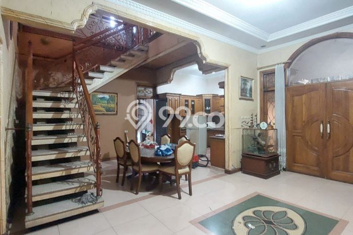 Rumah Mewah LB 405m2 Siap Huni Desain Elegan di Jatiwaringin, Jakarta Timur Rumah Mewah LB 405m2 Siap Huni Desain Elegan di Jatiwaringin, Jakarta Timur