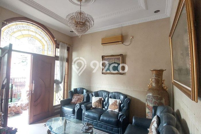 Rumah Mewah LB 405m2 Siap Huni Desain Elegan di Jatiwaringin, Jakarta Timur Rumah Mewah LB 405m2 Siap Huni Desain Elegan di Jatiwaringin, Jakarta Timur