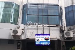 Unit Ruko Dijual di Jakarta Barat LT 71m2 & LB 213m2 Unit Ruko Dijual di Jakarta Barat LT 71m2 & LB 213m2