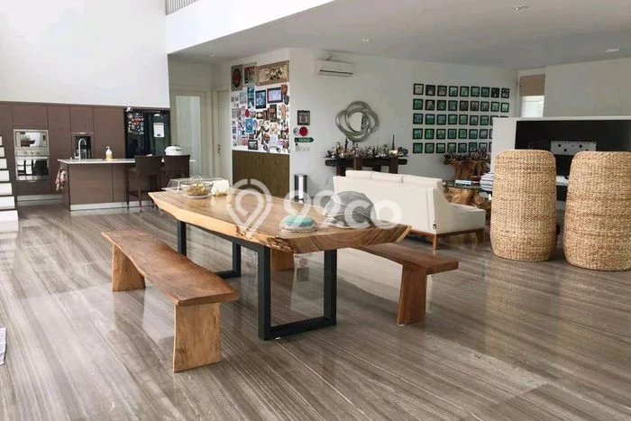 Rumah Luxury Modern Tanpa Renovasi di Citraland Surabaya Rumah Luxury Modern Tanpa Renovasi di Citraland Surabaya