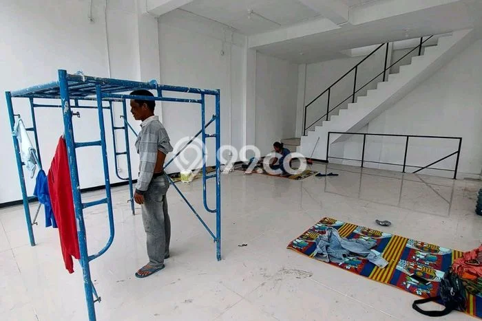 Ruko Dijual di Surabaya LT 64m2 & LB 192m2 Lokasi Terbaik! Ruko Dijual di Surabaya LT 64m2 & LB 192m2 Lokasi Terbaik!