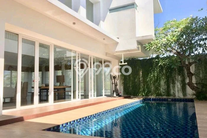 Rumah Luxury Modern Tanpa Renovasi di Citraland Surabaya Rumah Luxury Modern Tanpa Renovasi di Citraland Surabaya