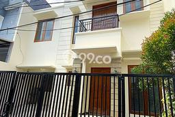 Siap Huni Rumah Mewah 4 Kamar di Tebet Dekat ke Mana Saja Siap Huni Rumah Mewah 4 Kamar di Tebet Dekat ke Mana Saja