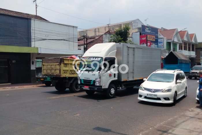 Ruko untuk Disewa di Pusat Malang Luas Bangunan 180m2 Ruko untuk Disewa di Pusat Malang Luas Bangunan 180m2