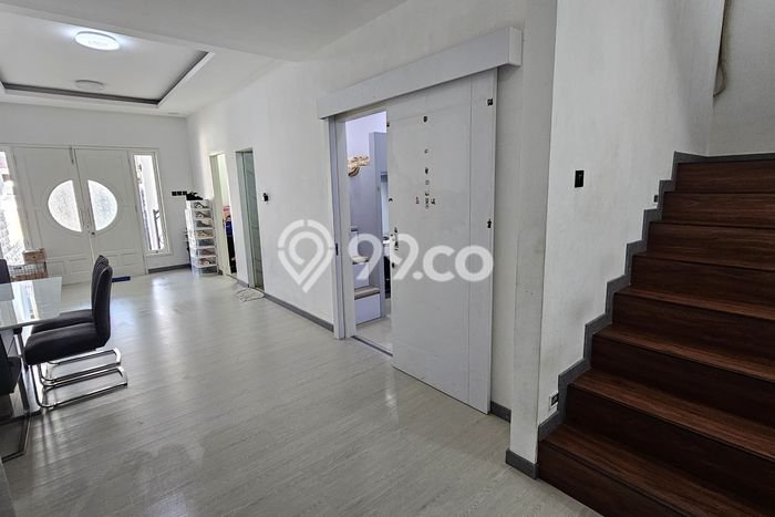 Rumah Luas Asri 4 KT Siap Pakai di Pakuwon City Surabaya Rumah Luas Asri 4 KT Siap Pakai di Pakuwon City Surabaya