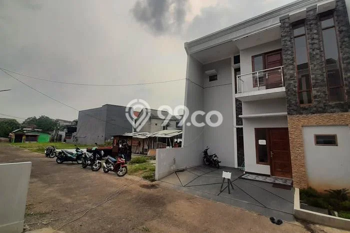 Dijual Hunian Rumah Terawat 3 Kamar di Taman Mini, Jakarta Timur Dijual Hunian Rumah Terawat 3 Kamar di Taman Mini, Jakarta Timur