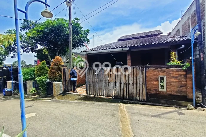 Dijual Cepat Rumah Bagus Siap Huni LB 130m2 di Semarang Barat, Semarang Dijual Cepat Rumah Bagus Siap Huni LB 130m2 di Semarang Barat, Semarang