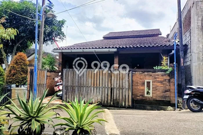 Dijual Cepat Rumah Bagus Siap Huni LB 130m2 di Semarang Barat, Semarang Dijual Cepat Rumah Bagus Siap Huni LB 130m2 di Semarang Barat, Semarang