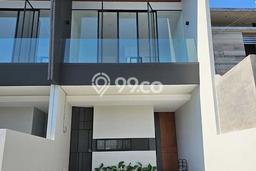 For Sale Hunian Rumah Terawat 4 Kamar di Jemursari, Surabaya For Sale Hunian Rumah Terawat 4 Kamar di Jemursari, Surabaya
