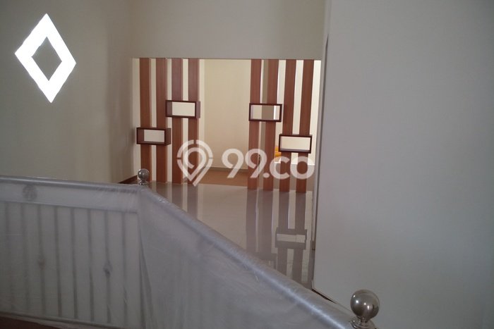 Dijual Hunian Rumah Nyaman 4 Kamar di Mulyosari, Surabaya Dijual Hunian Rumah Nyaman 4 Kamar di Mulyosari, Surabaya