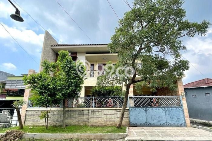 Dijual Rumah Premium dengan Fasilitas Sekitar Lengkap di Wonocolo, Surabaya Dijual Rumah Premium dengan Fasilitas Sekitar Lengkap di Wonocolo, Surabaya