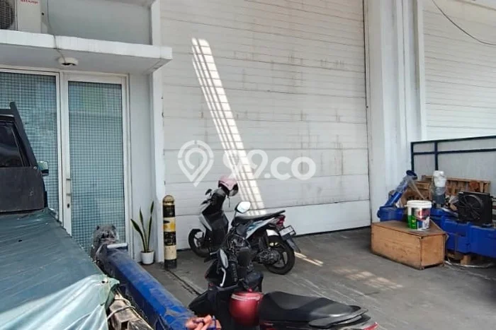 Gudang Disewa di Jakarta Barat dengan LB 300m2 Area Komersial Ramai Gudang Disewa di Jakarta Barat dengan LB 300m2 Area Komersial Ramai