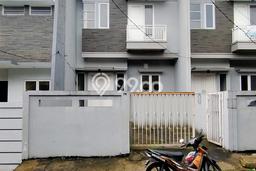 Rumah Minimalis LT 142m² Terawat di Kompleks Perumahan Pesanggrahan, Jakarta Selatan Rumah Minimalis LT 142m² Terawat di Kompleks Perumahan Pesanggrahan, Jakarta Selatan