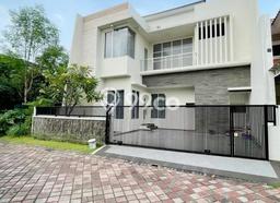 Rumah Eksklusif Siap Huni LT 212m2 di Sukolilo, Surabaya Rumah Eksklusif Siap Huni LT 212m2 di Sukolilo, Surabaya
