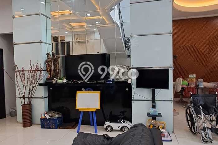 Rumah Mewah LB 500m2 Siap Huni Desain Elegan di Kertajaya, Surabaya Rumah Mewah LB 500m2 Siap Huni Desain Elegan di Kertajaya, Surabaya
