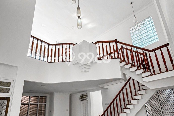 Ready to Use! Premium House LT 312m2 Desain Modern di Raya Margorejo Ready to Use! Premium House LT 312m2 Desain Modern di Raya Margorejo