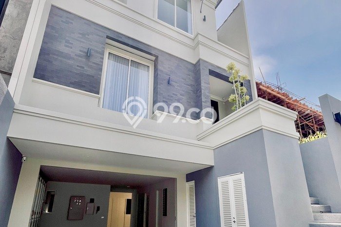 LISTING BARU! Rumah Premium area Mulyorejo, LT 210m2m² LB 500m2m² LISTING BARU! Rumah Premium area Mulyorejo, LT 210m2m² LB 500m2m²