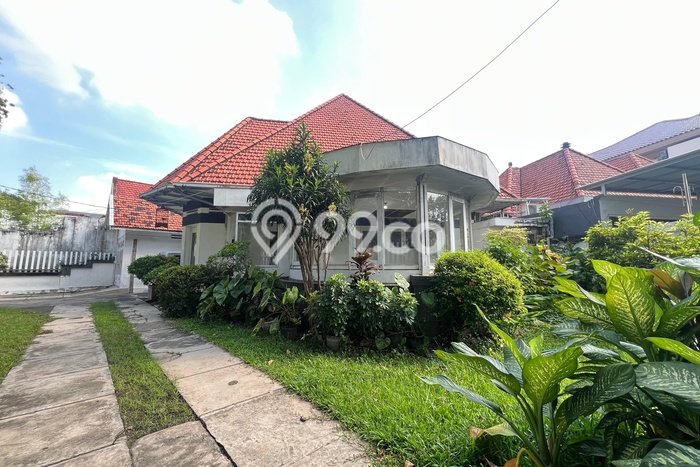 Hunian Mewah LB 300m2 Siap Pakai Desain Elegan di Raya Darmo, Surabaya Hunian Mewah LB 300m2 Siap Pakai Desain Elegan di Raya Darmo, Surabaya