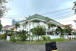 PENAWARAN TERBAIK! Rumah Strategis di , Luas 595m2m² LB 800m2m² PENAWARAN TERBAIK! Rumah Strategis di , Luas 595m2m² LB 800m2m²