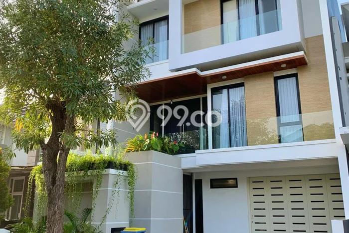 PROPERTI UNGGULAN! Rumah Strategis di Pakuwon Indah, LT 128m2m² Bangunan 300m2m² PROPERTI UNGGULAN! Rumah Strategis di Pakuwon Indah, LT 128m2m² Bangunan 300m2m²
