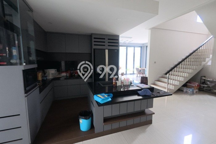Rumah Mewah LB 500m2 Siap Huni Desain Elegan di Graha, Surabaya Rumah Mewah LB 500m2 Siap Huni Desain Elegan di Graha, Surabaya